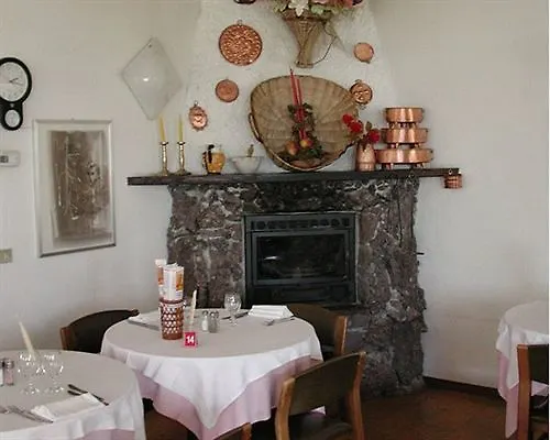 Ristorante Sassi Rossi Отель Taceno